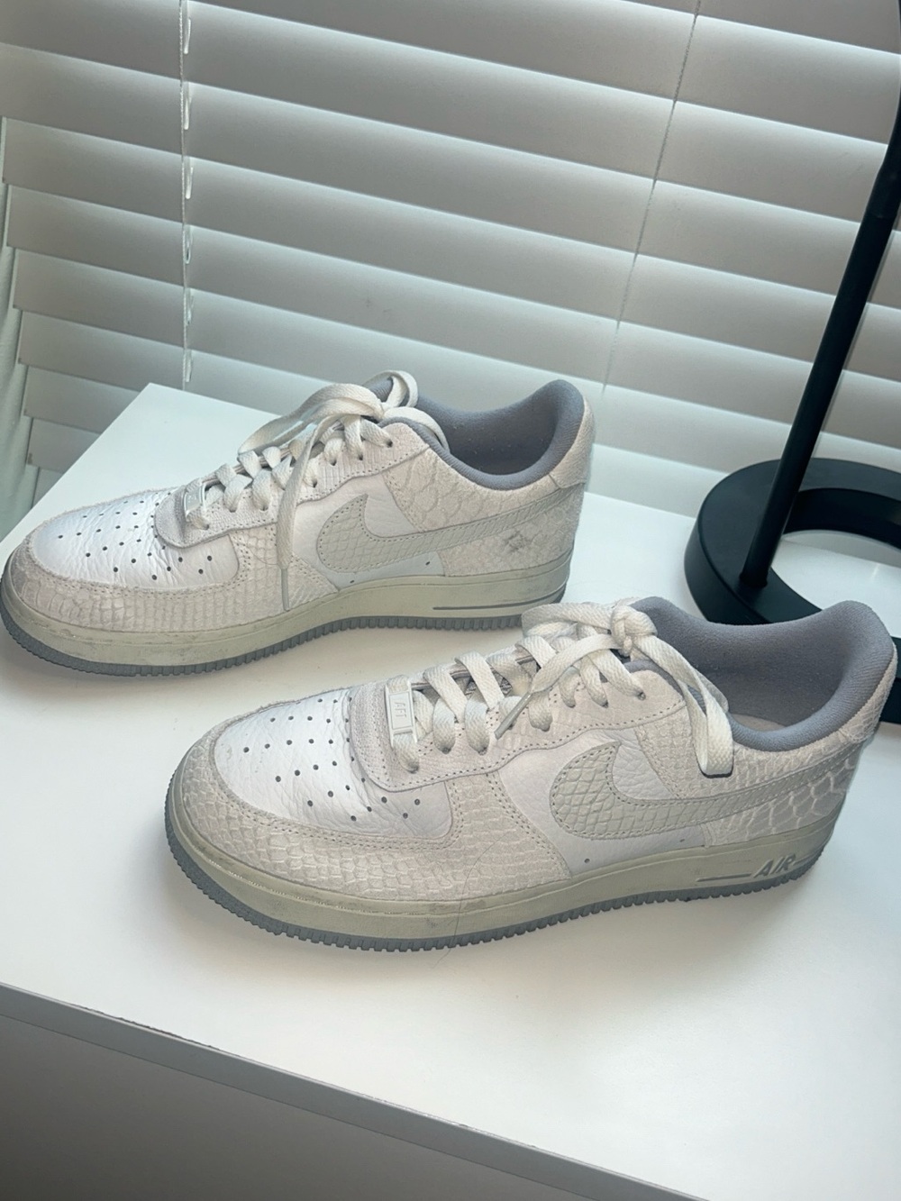 Nike White and Grey Low-Top Sneakers - Picture 2 of 3